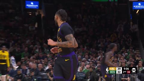 NBA - DLo pulls up from deep for his 3rd triple of the half as part of a 10-0 Lakers run 🎯