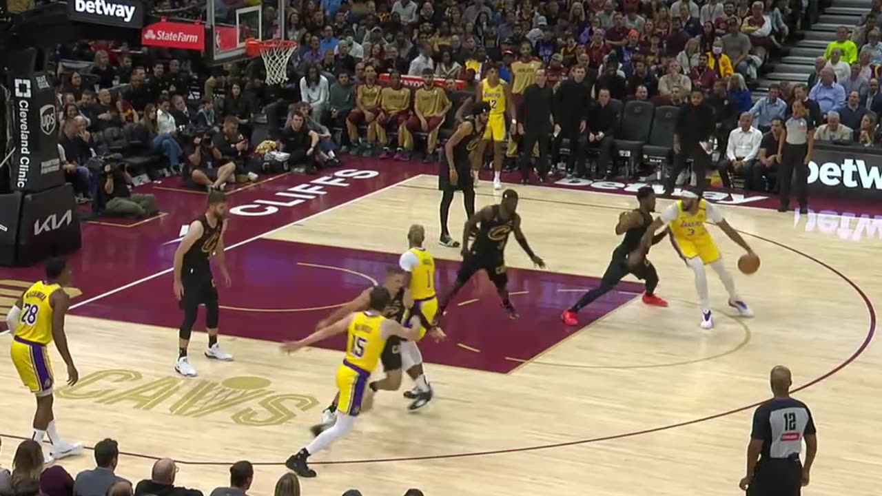 Cavaliers Dominate the Court with Epic Plays!