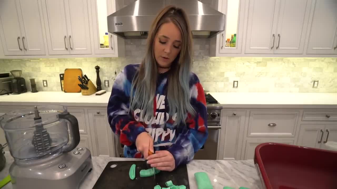 Girl makes her dog a bed made out of soap!