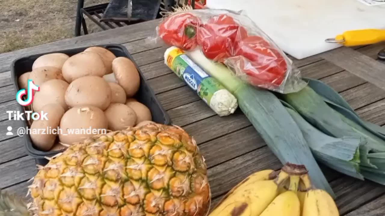 Fruits, vegetables and fruit for the campfire