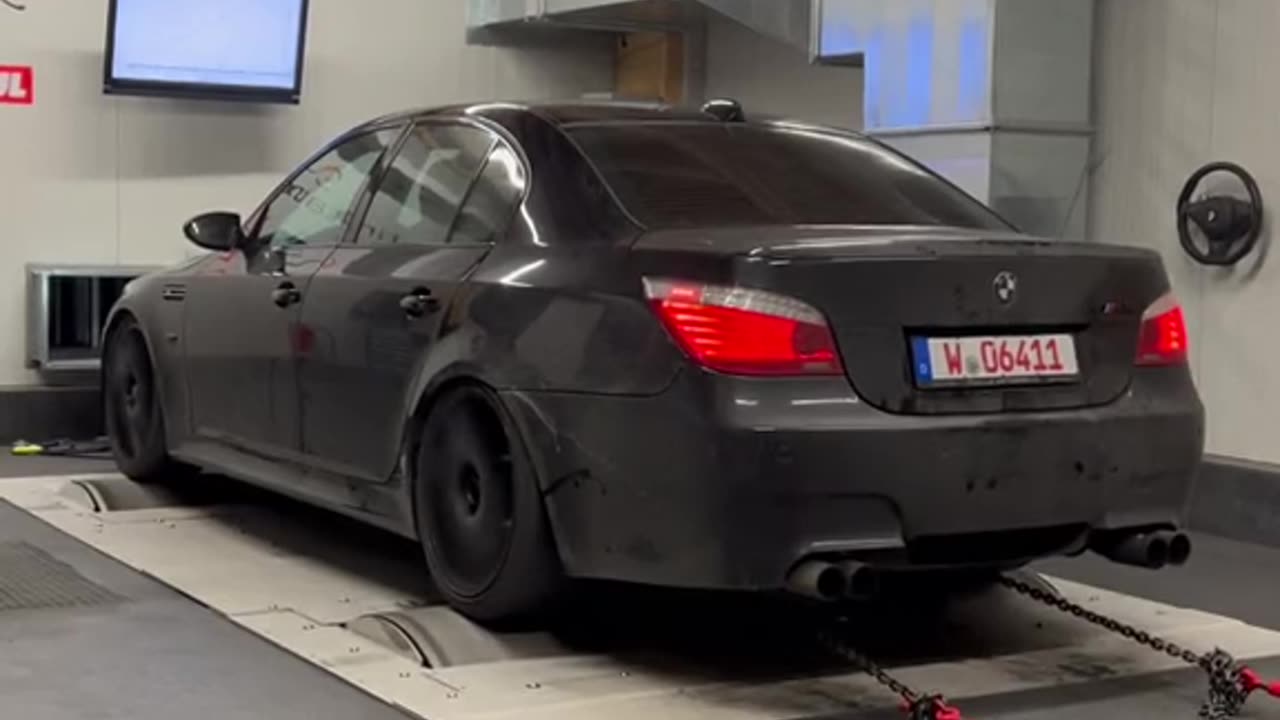 Stock E60 M5 - pure V10 symphony #car #cars #bmw #e60 #m5 #allblack #legendary #symphony #rev #dyno