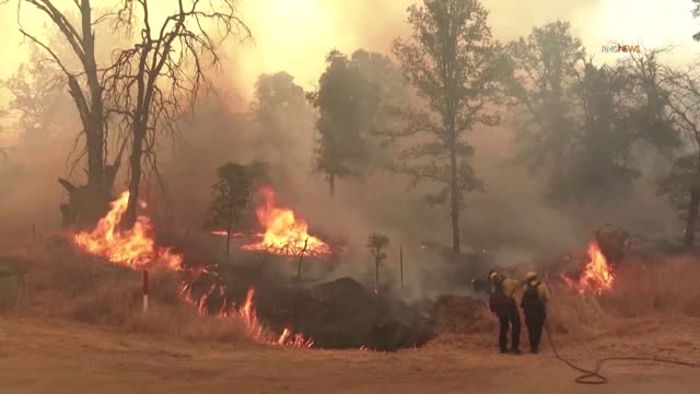 River fire rages near Yosemite