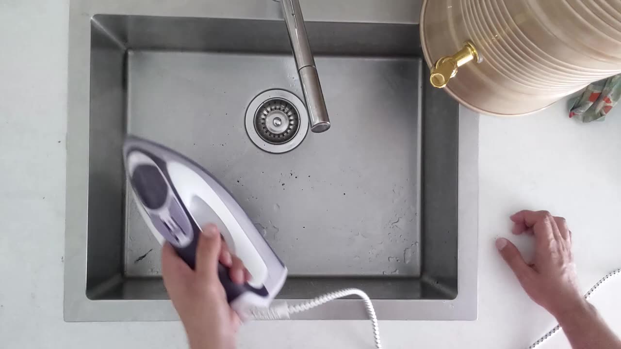 How to Use the Cleaning Function on your Iron after Ironing