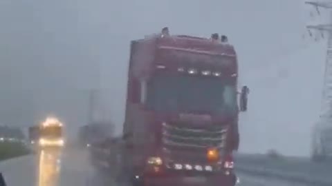 Les routiers hollandais et leur convoi en route vers Rotterdam