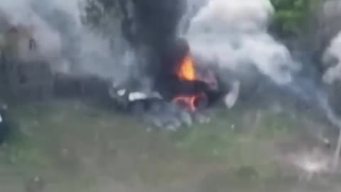 Ukrainian "Gvozdika" howitzer destroys Russian armored vehicles!