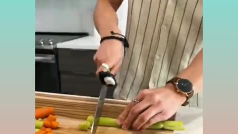 Amazing knife skill