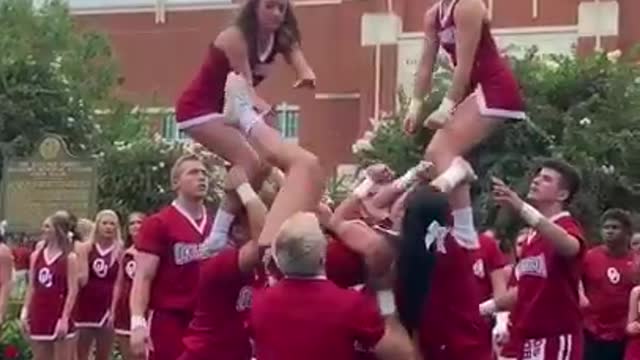 Wow - Oklahoma Cheerleaders, Very Goood.