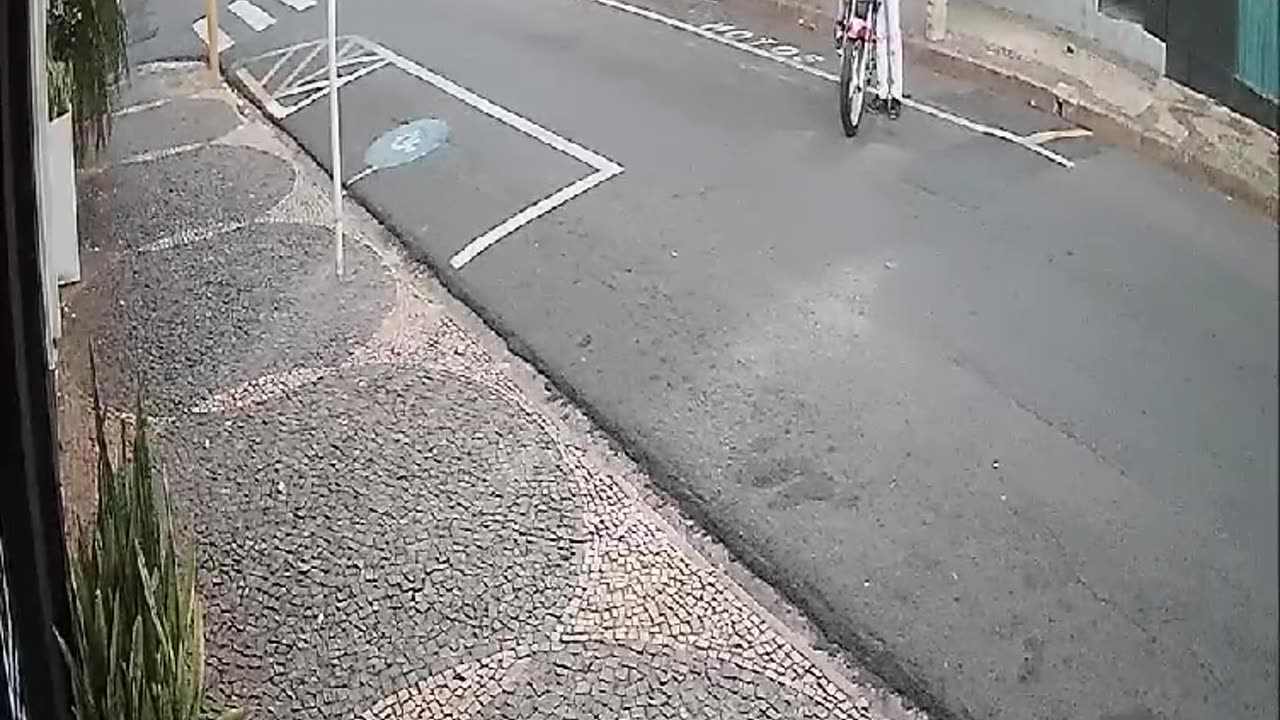 Acidente entre duas motos em jales