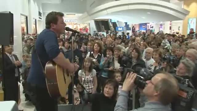 Maxime Landry chaudement accueilli par ses fans