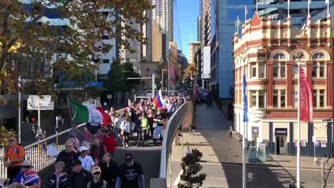 🇦🇺🇷🇺Thousands are marching against NATO and for Freedom for Julian Assange right now in Sydney!