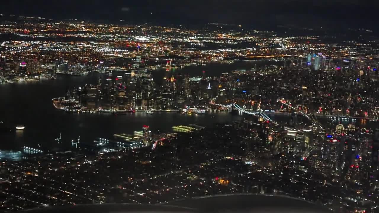 LGA arrival over Manhattan B737-8 seat 16A