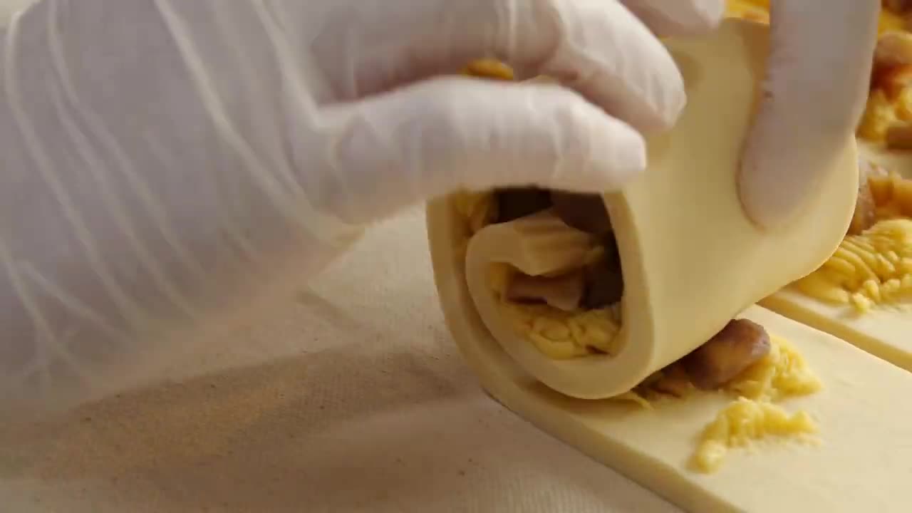 Making 14 kinds of pastries every day