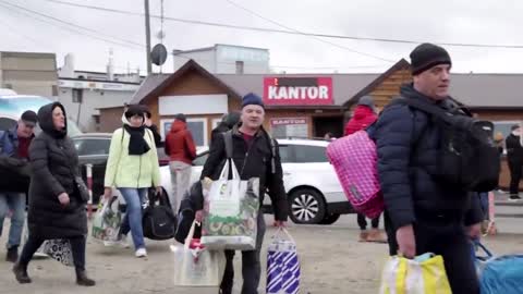 Russian forces pound Ukraine for third day
