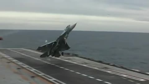 Su-33 Unsuccessful cobra landing attempt - Admiral Kuznetsov ( RUAF)