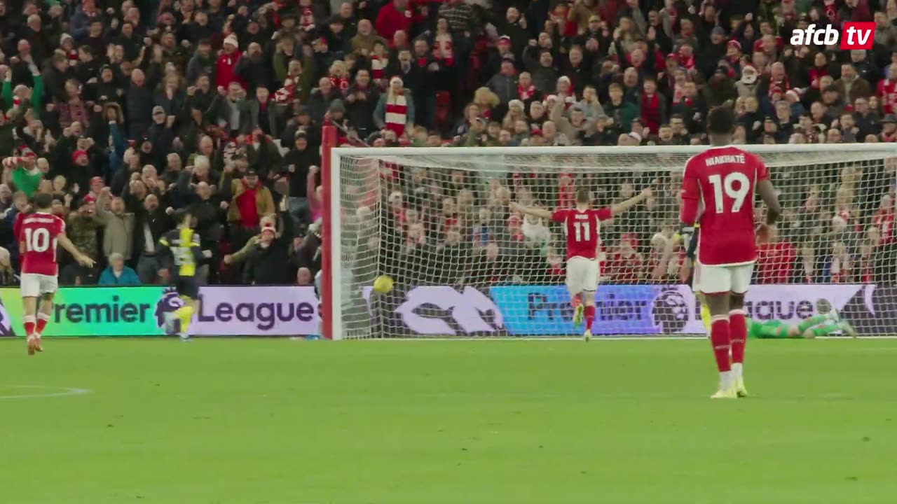 PITCHSIDE view of Solanke's HAT-TRICK at Forest Alt Angle