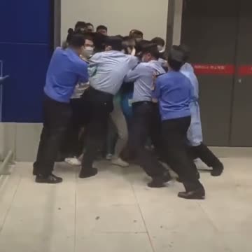 Chaotic scenes at Shanghai Ikea store - Shoppers try to escape Quarantine