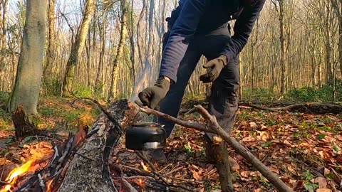 2 GÜNLÜK BUSHCRAFT KAMPI: SADECE EL ALETLERİ KULLANARAK BARINAK İNŞASI