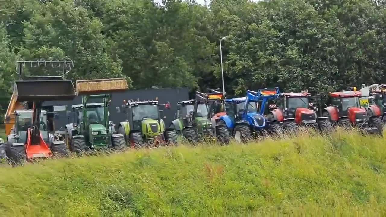 German Farmers Protest in Oldenburg in Solidarity With Their Dutch Brothers and Sisters