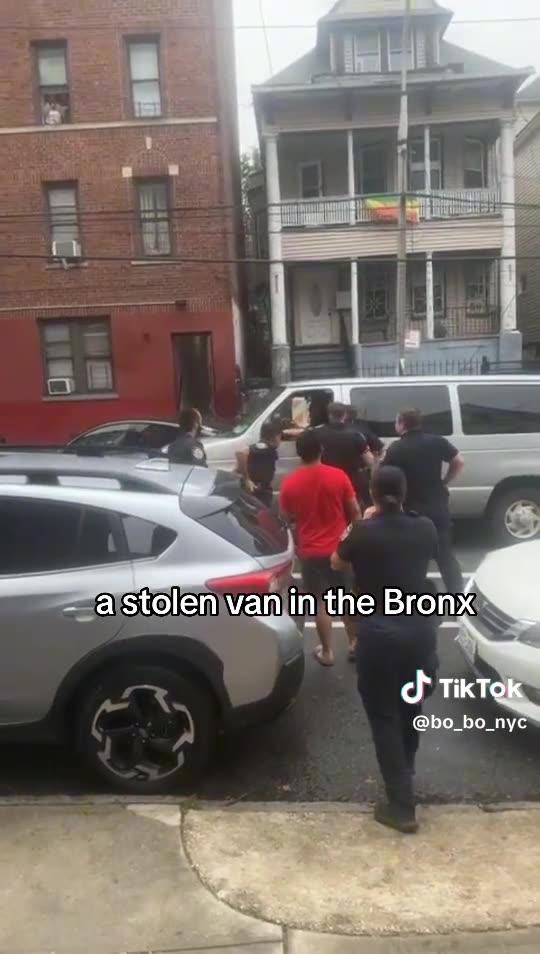 Bronx Carjacking Chaos: 12 Cops Fail to Stop Suspect in Dramatic Standoff! 🚨🚗