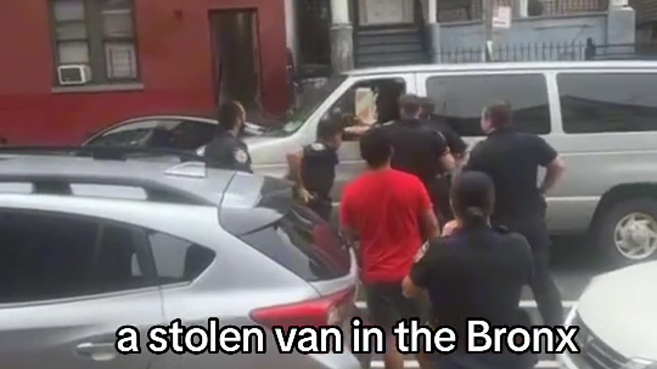 Bronx Carjacking Chaos: 12 Cops Fail to Stop Suspect in Dramatic Standoff! 🚨🚗