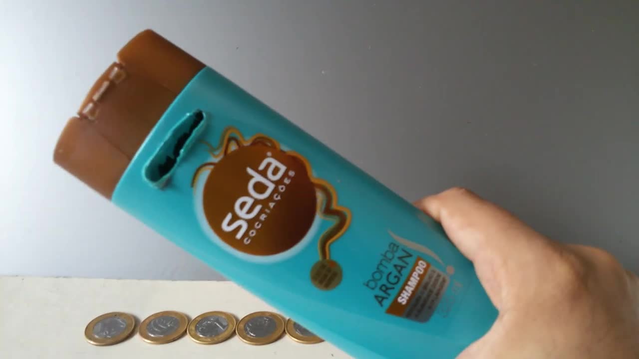 How to Make a Piggy Bank in 1 Minute Using a Shampoo Jar