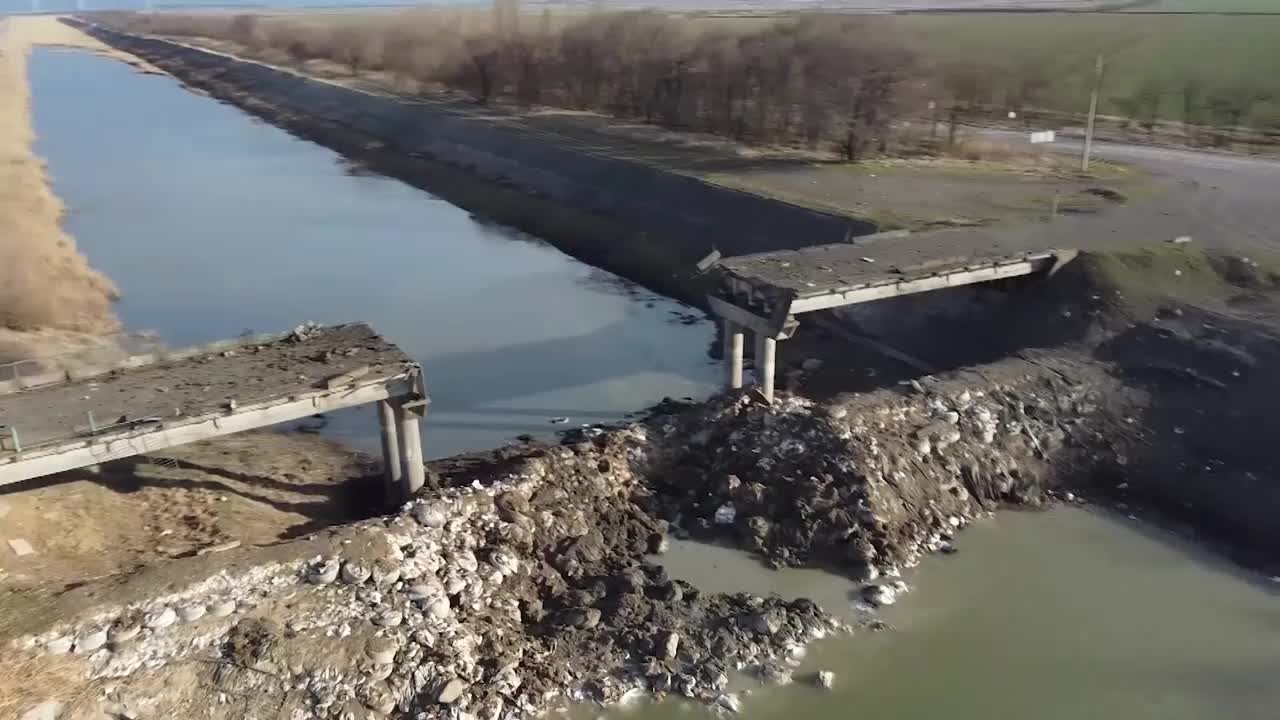 Russians destroy North Crimean dam