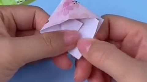 tutorial on making miniature shoes with origami paper