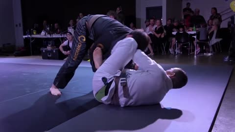 BJJ Gi match 1 brown belts