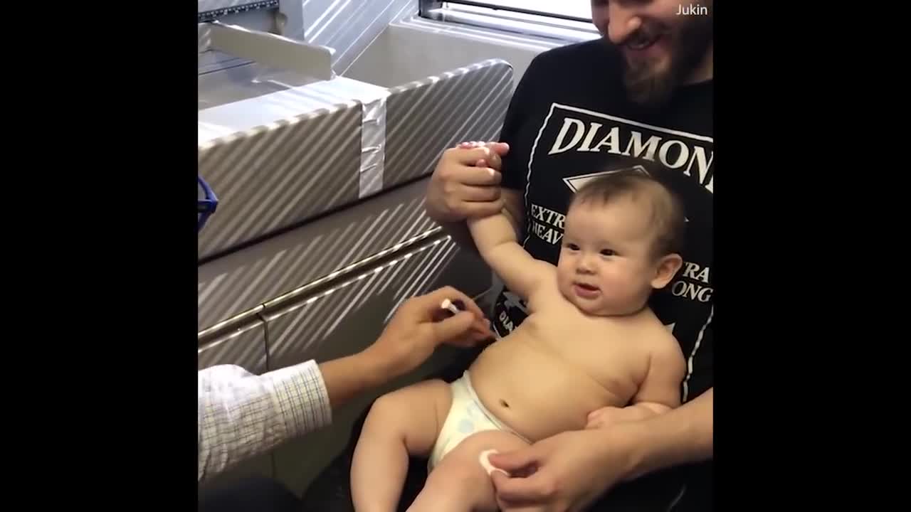 Doctor distracts baby from her shots with goofy tune