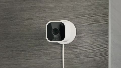 Blink Mini – Compact indoor plug-in smart security camera, 1080p HD video