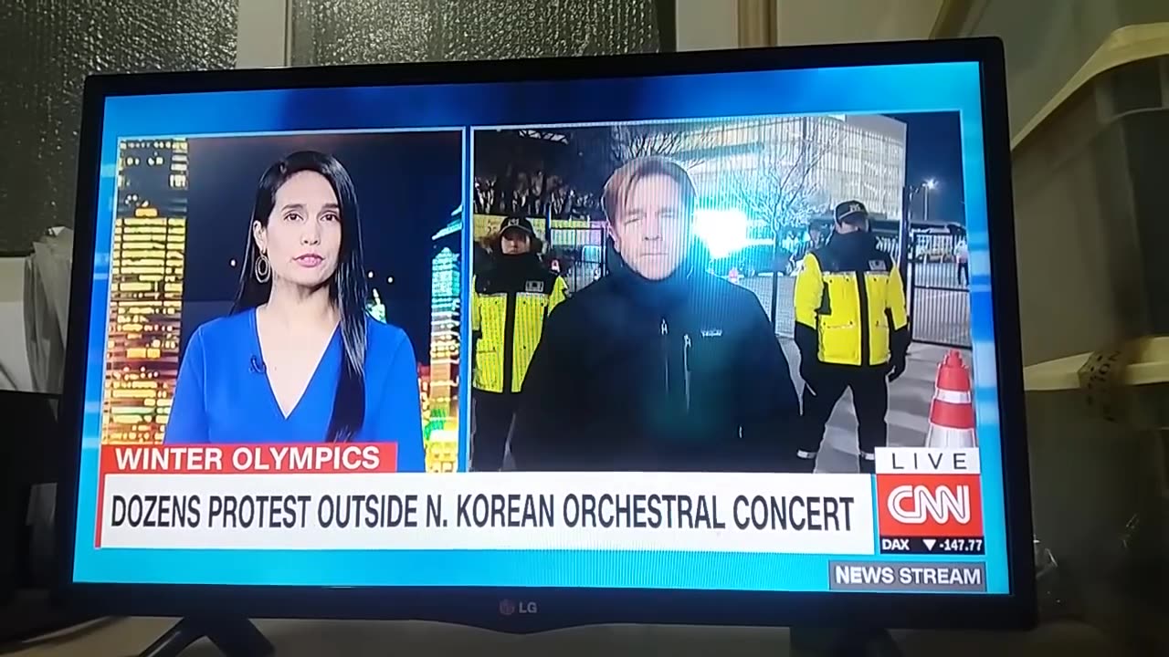 20180209_V3_S01(Jx4gXMqPiTQ)CNN에서 보도한 강릉문화센타 태극기 항의 집회현장