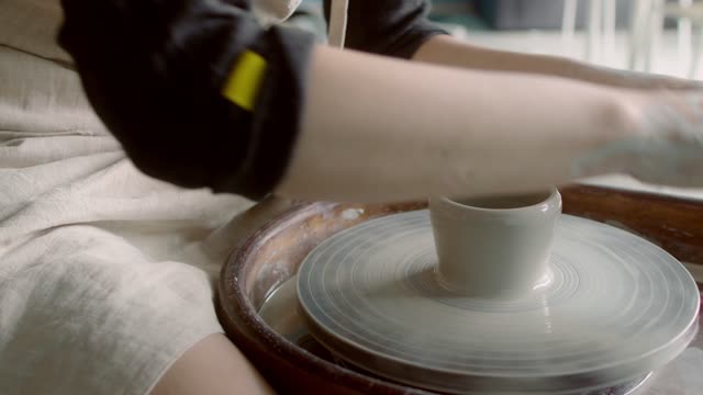 The idea and craft of working with pottery