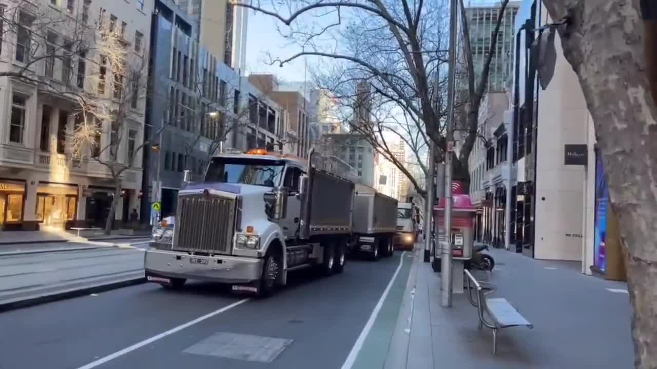 Australian truckers More than 100 truckers protesting fuel costs cause traffic to stop in Melbourne