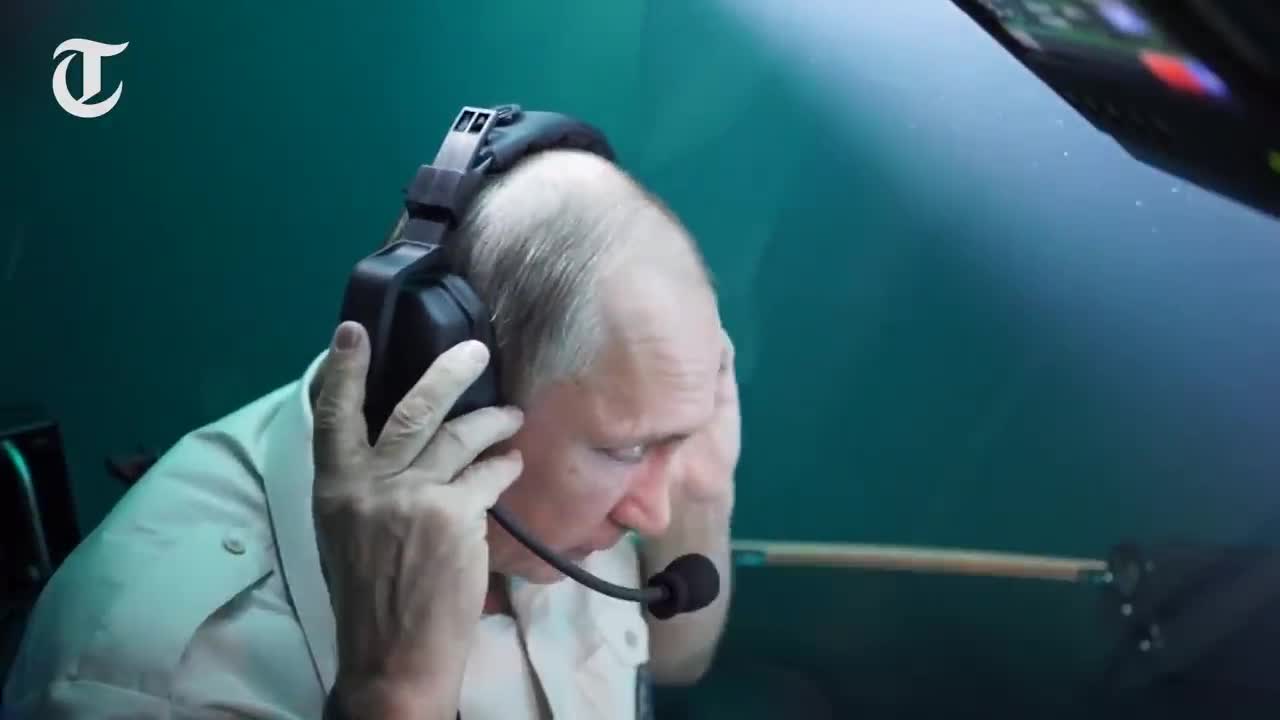 Russian President Vladimir Putin Pays Visit To Crimea in a Submarine.