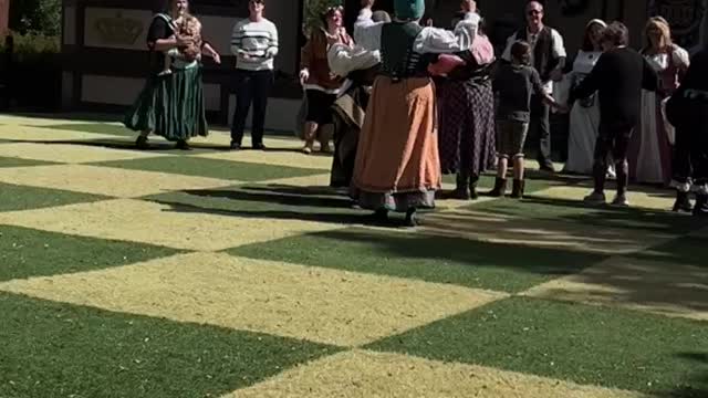 Peasant dance 2