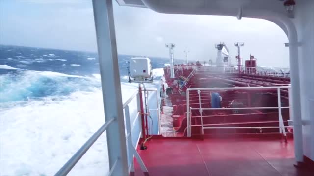 Ship in storms, very terrifying