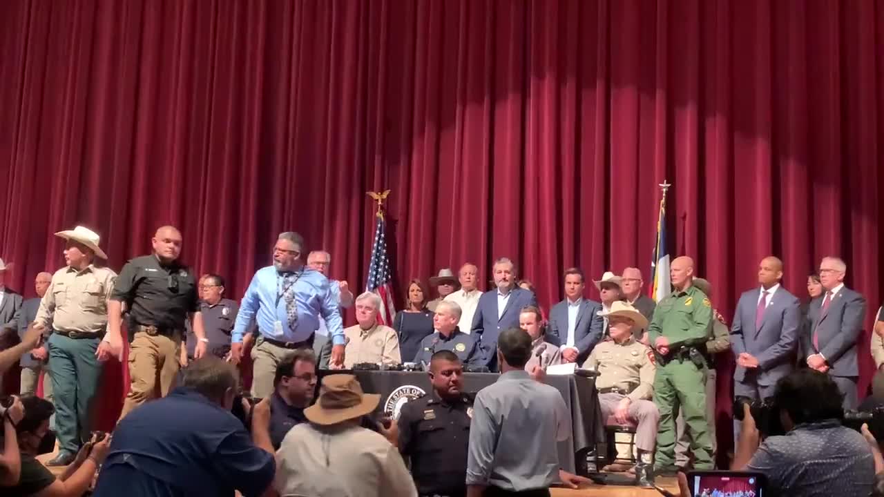 Beto O' Rourke Crashes Greg Abbott Press Conference About Uvalde Shooting