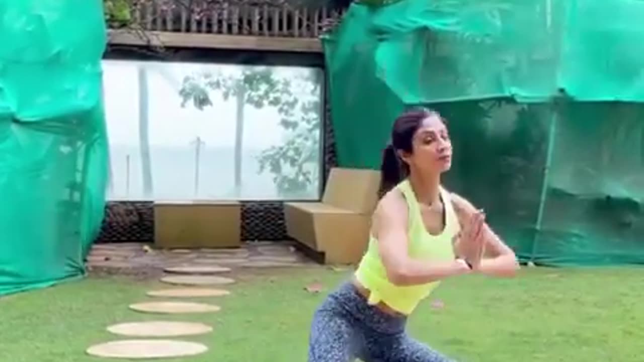 Shilpa shetty amazing yoga 💃