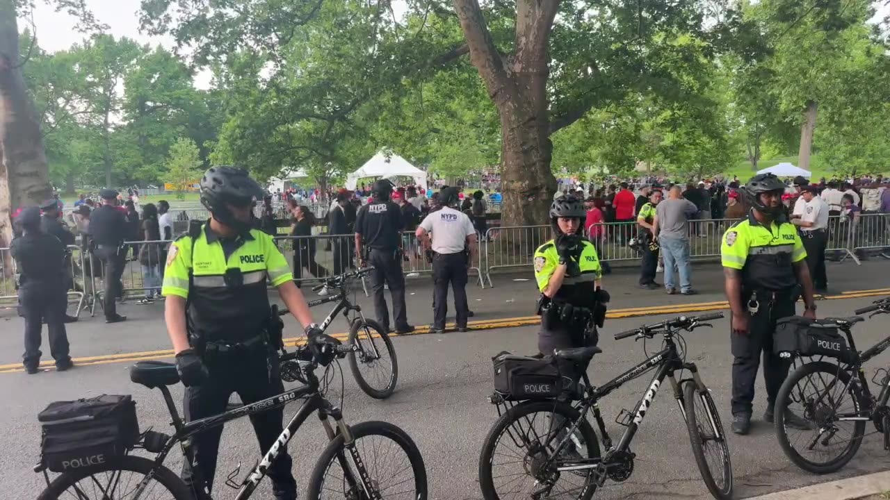 TRUMP RALLLY BRONX live-counter-protesters