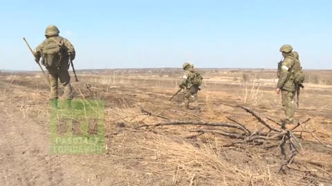 Russian sappers clear mines in the Yasinovatsky district