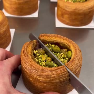 Pistachio flan - YUMMY