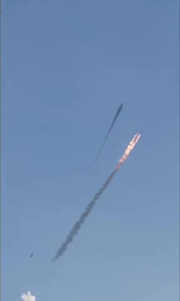 MỘT MÁY BAY PHẢN LỰC CỦA UKRAINE NHẮM MỤC TIÊU VÀO HAI MÁY BAY NGA VÀ HẠ GỤC CHÚNG ! WOW