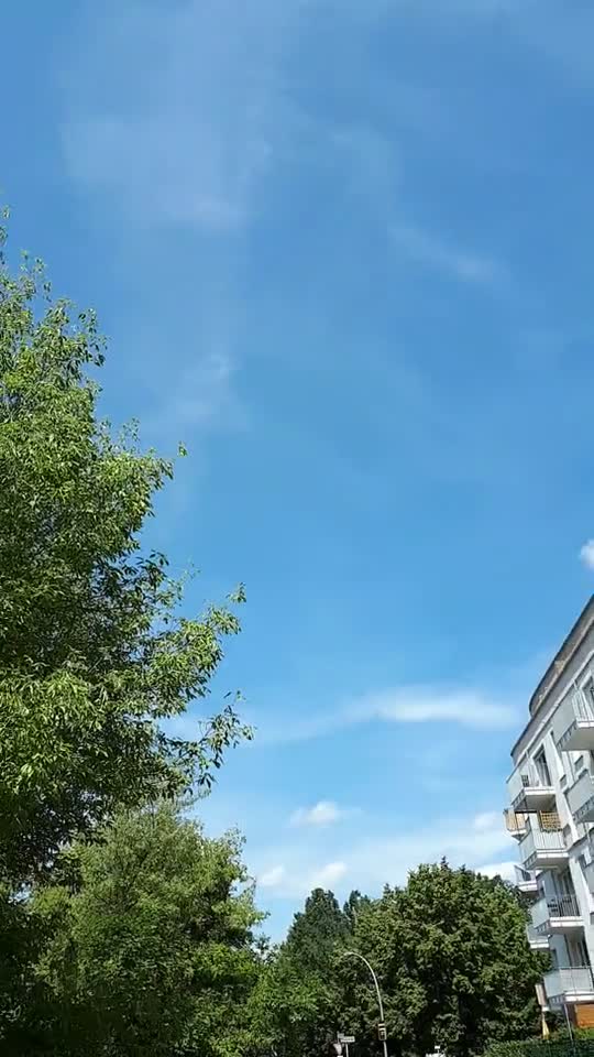 Himmel in Berlin am 15. Juni 2022 so 12:30 Uhr