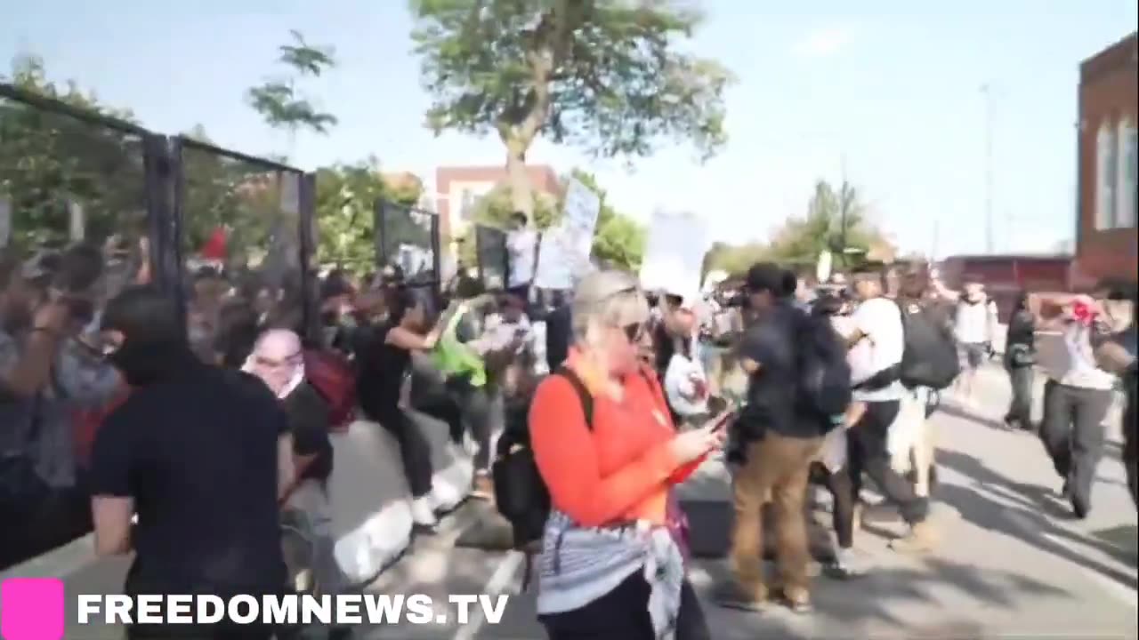 Protesters BREAK THROUGH the DNC Fence during "Shut Down DNC" March in Chicago