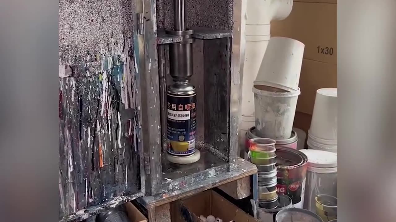 This Man can mix spray paint colors as accurately as a computer, which is amazing