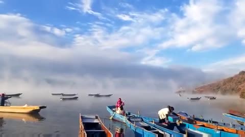 Get on a boat and go deep into the sea of clouds