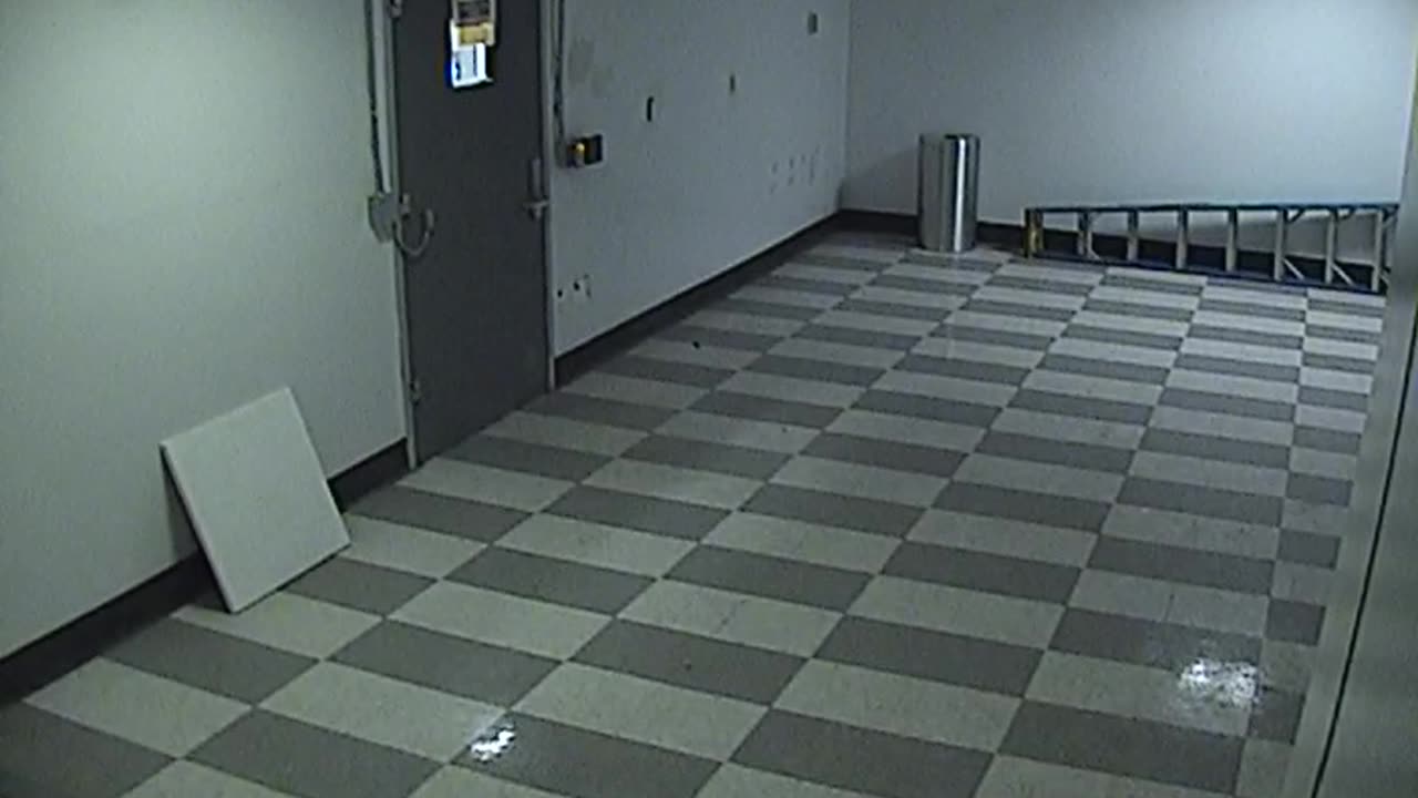 6052RHOBG2G206NorthLobby_2021-01-06_19h00min01s273ms.mp4