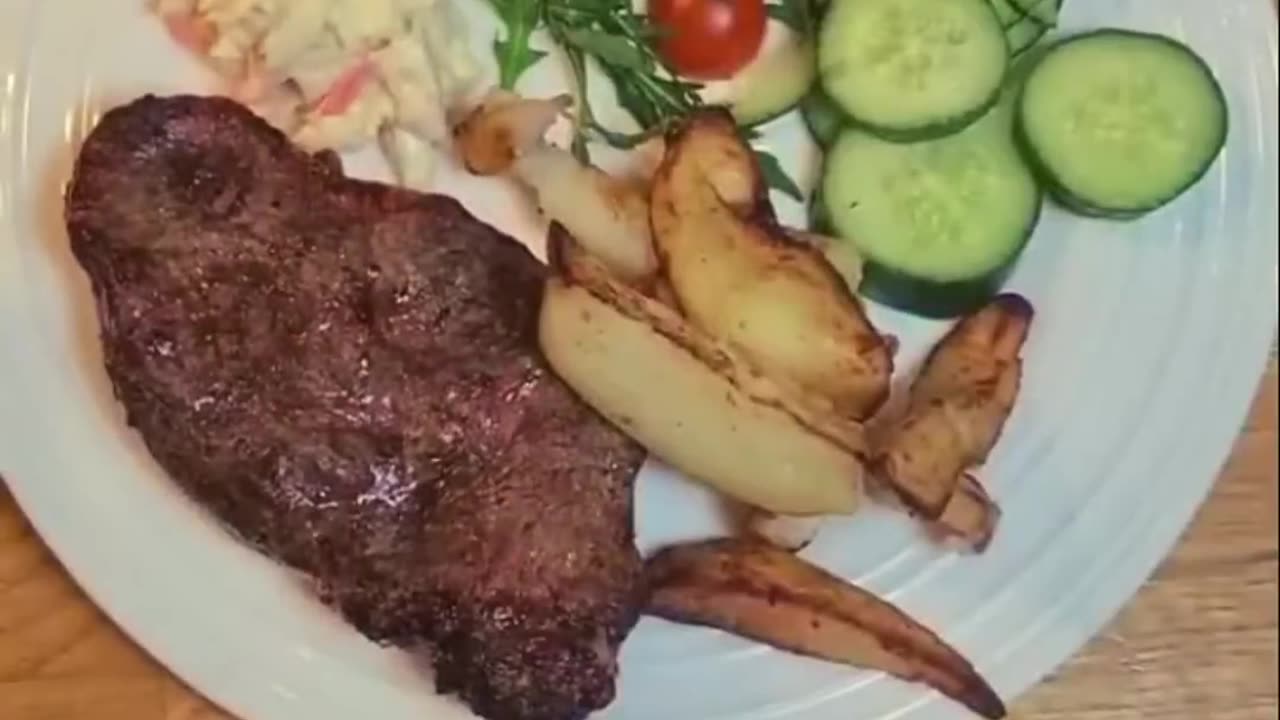 Steak and chips cooked in an air fryer