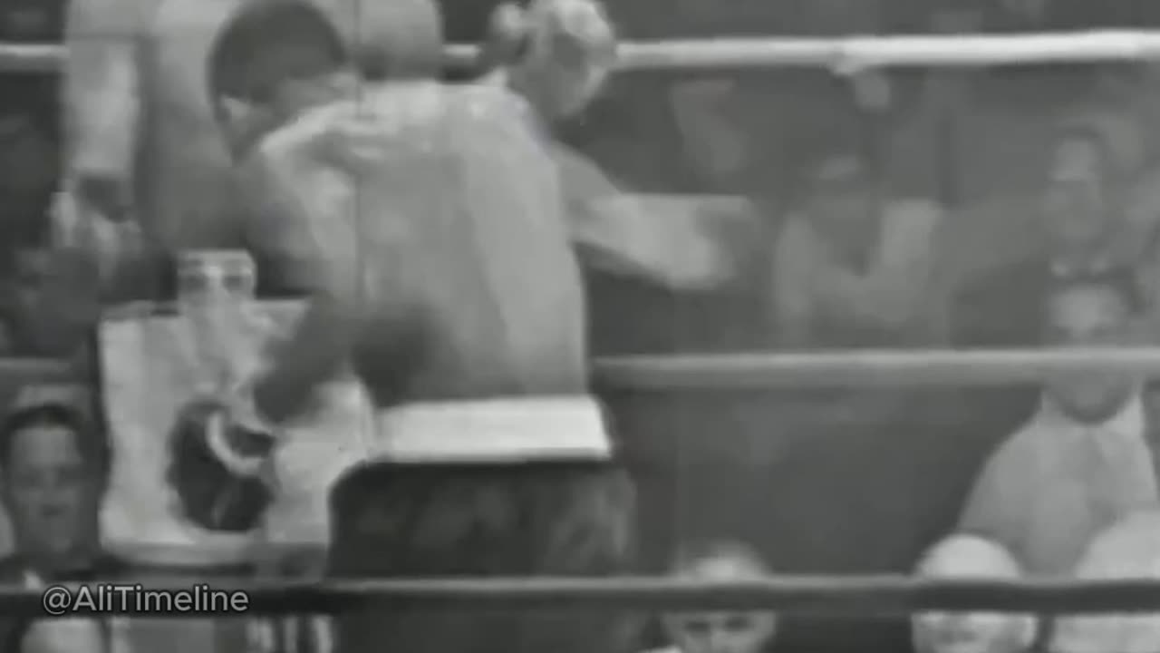 Cassius Clay (Muhammad Ali) v Billy Daniels (1962)