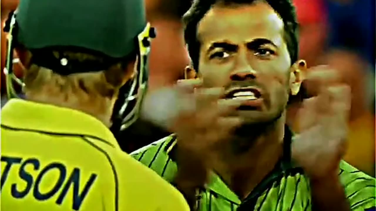 Wahab riaz bowling vs shane watson. Big over big fight